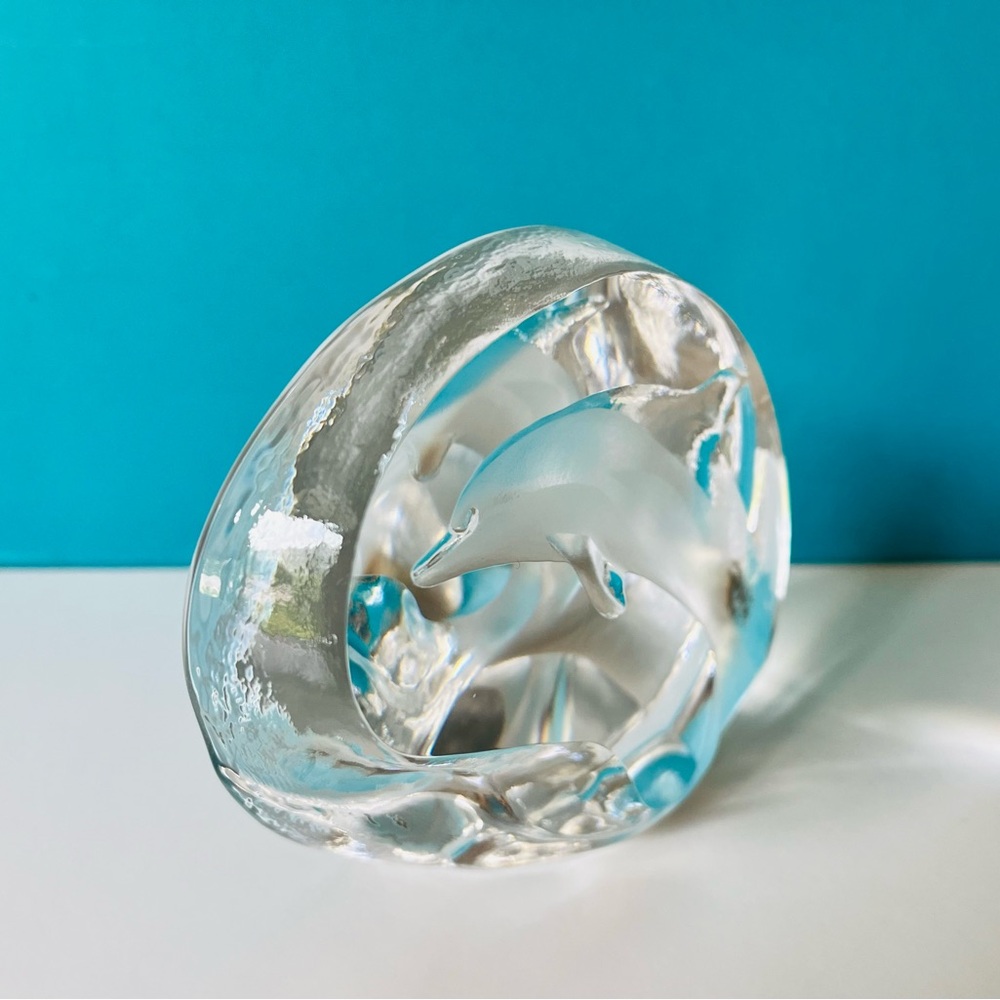 Dolphin glass paperweight - Picture 3 of 10